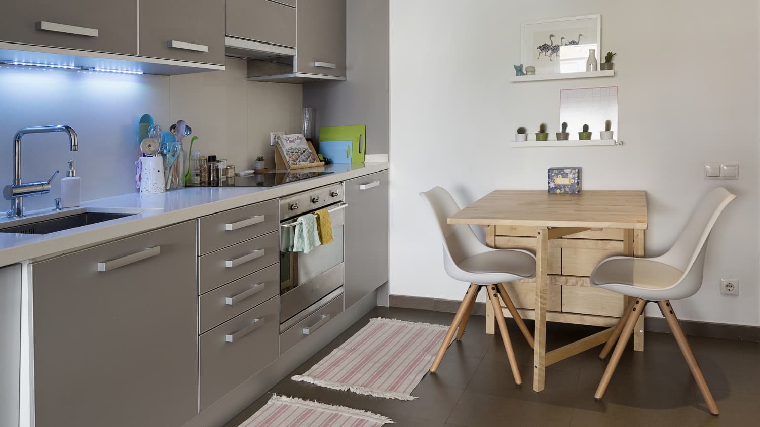 Collapsible tables for top small spaces
